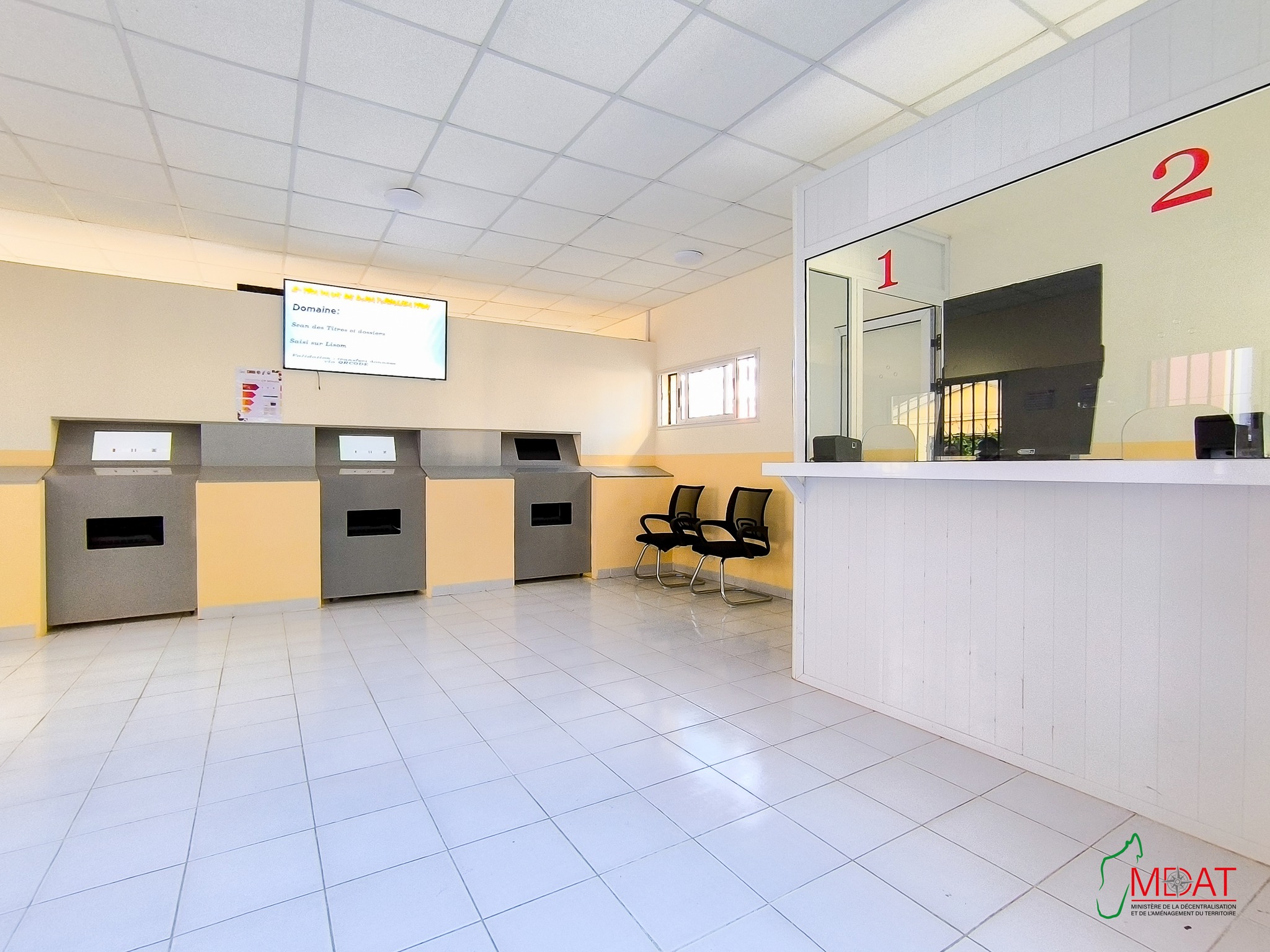 Mis en service d’un Distributeur Automatique d’Information (DAI) au sein de la circonscription foncière de Tana ville ensuite remis des matériels d’excavation et de drainage de grand acteur APIPA et décoration de la médaille du travail de cinq collaborateurs.